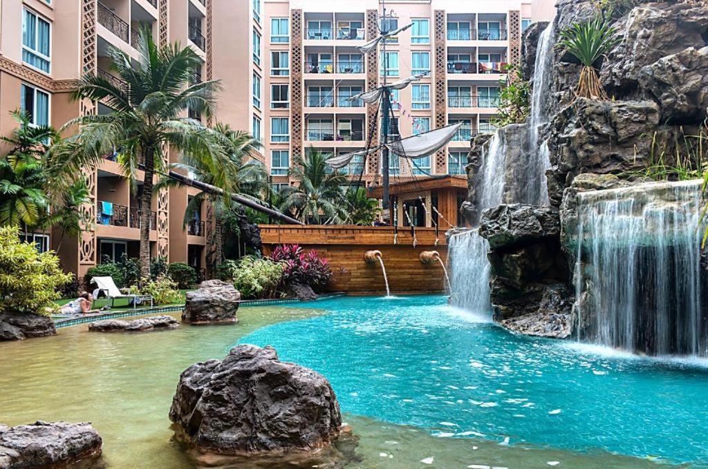 Apartamento Atlantis Waterpark Jomtien Exterior foto